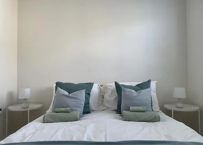 Comfortable Home W Private Parking Charlestown