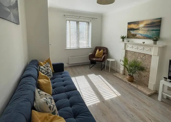 Comfortable Home W Private Parking Charlestown