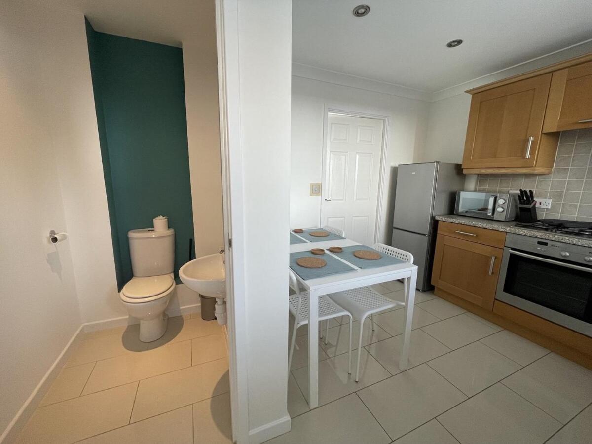 Holiday home Comfortable W Private Parking Charlestown *